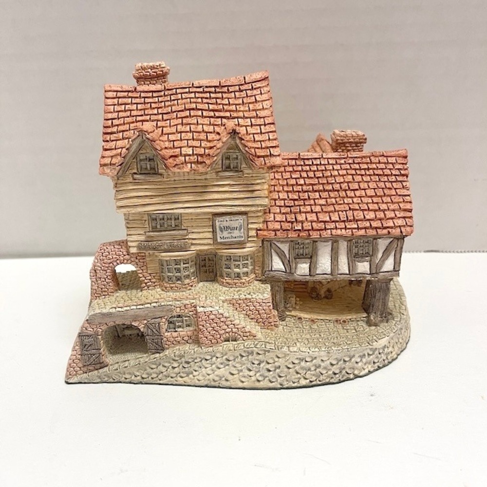 David Winter Cottages Market Street Wine Merchants Sculpture 1980 Collectible